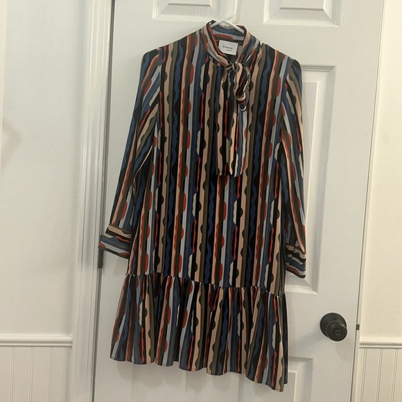 AKRIS PUNTO
Mulberry Silk Bow Shift Dress - Picture 4 of 4